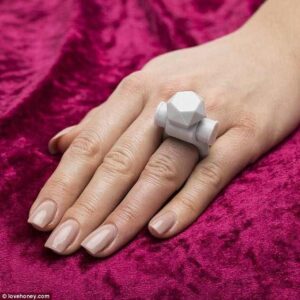 4B9D9C4000000578-5665671-image-a-32_1524863076479-300x300 4B9D9C4000000578-5665671-image-a-32_1524863076479