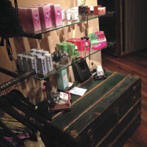 constantine-8-300x300 Interior da Boutique Constantine