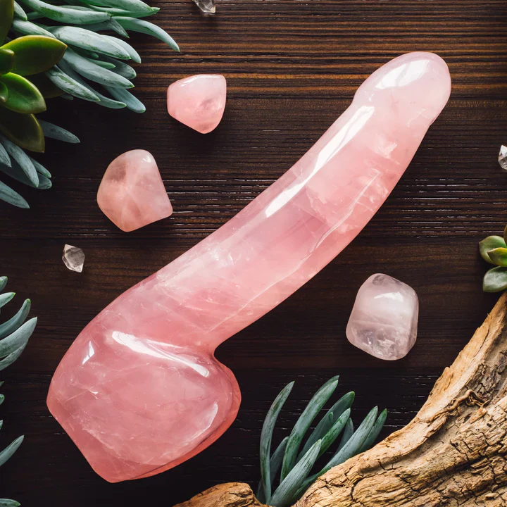 rose_quartz_dildo_720x-1690314720040_1000x Por Que os Materiais dos Produtos Eróticos Estão Mudando?