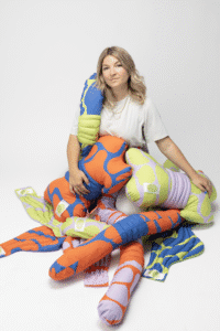 sanja_zundorf_mit_kissen_credit_patrickschwarz_-200x300 sanja_zundorf_mit_kissen_credit_patrickschwarz_