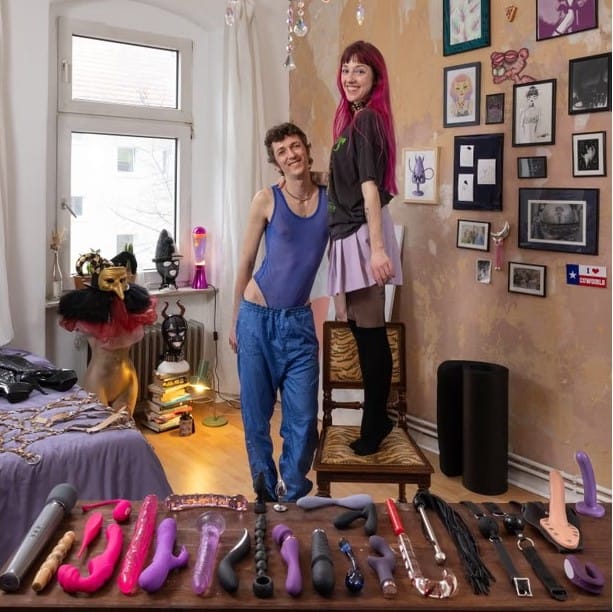 casal-sextoy-alemanha Não é só prazer, é resistência: retratos de pessoas com seus sextoys pelo mundo