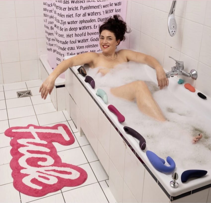 sextoy-alemanha Não é só prazer, é resistência: retratos de pessoas com seus sextoys pelo mundo