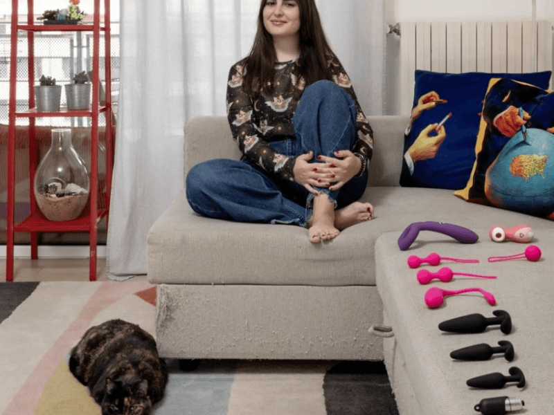 sextoys-italia-milao Não é só prazer, é resistência: retratos de pessoas com seus sextoys pelo mundo
