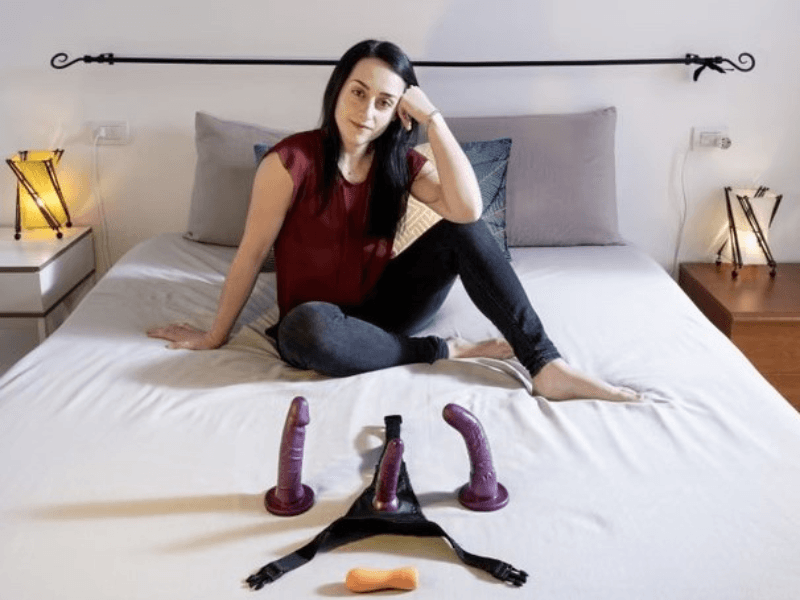 sextoys-italia Não é só prazer, é resistência: retratos de pessoas com seus sextoys pelo mundo