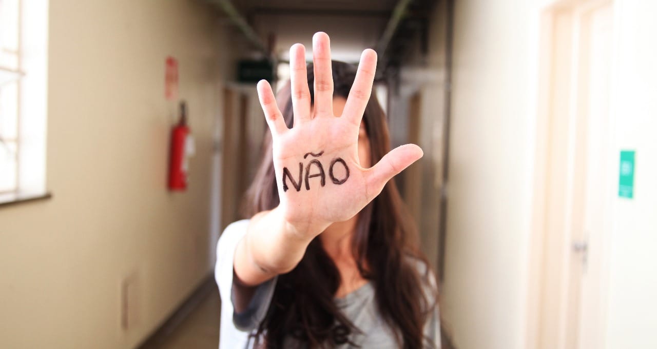 o-que-e-assedio-sexual-karinabrum