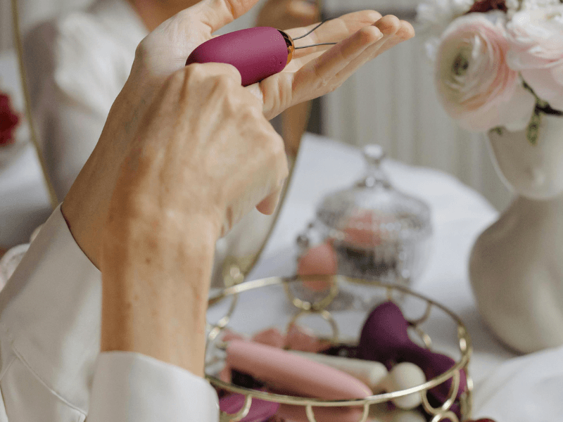 Sex-Toy-Shelfies "Sex Toy Shelfie": Quando o Vibrador Vira Decoração
