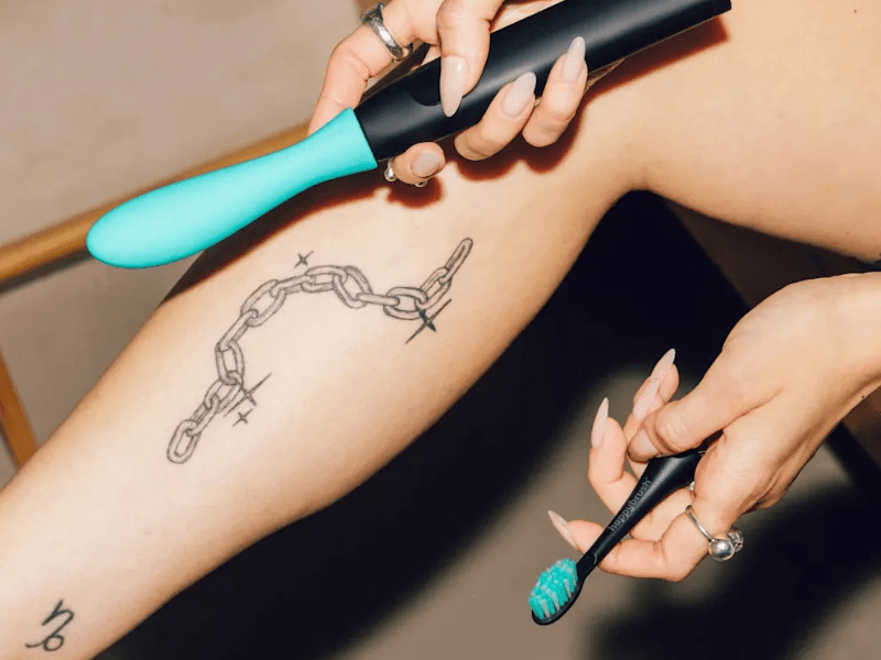 escova-sextoy Fazendo sexo com uma escova de dentes? A ideia que virou produto